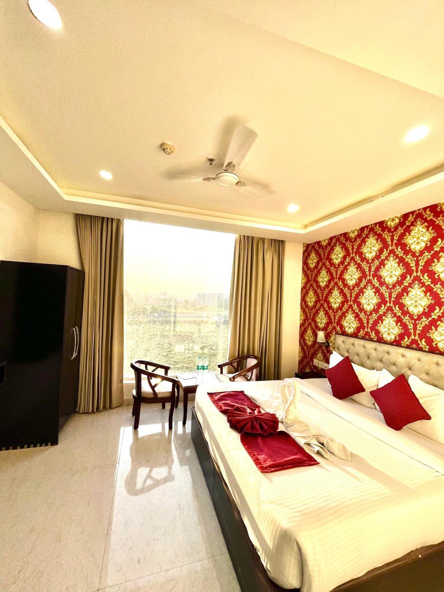Hotel Northview Park By Lycoris !! Top Rated & Most Awarded Property In Tricity Zirakpur Extérieur photo